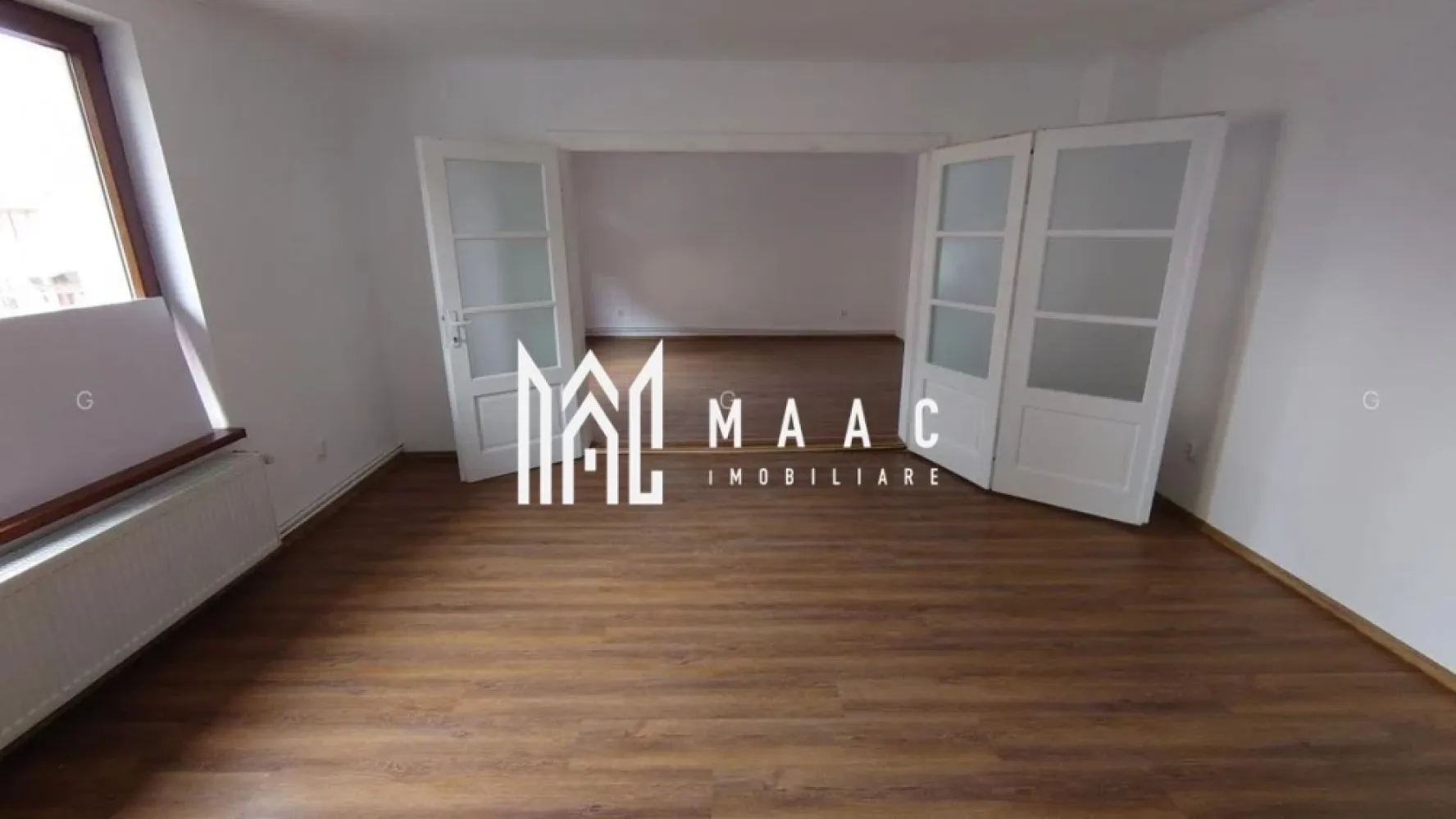 Spatiu de Birouri | 130MPU | 6 loc Parcare | Turnișor - MAAC Imobiliare vă propune spre închiriere un etaj întreg al unei case, ideal pentru activități de birouri, clinică, firmă de servicii, IT, consultanță sau alte activități comerciale. Compartimentare și suprafețe: Etaj: 130 mp – 4 camere tip birou, hol generos, 1 grup sanitar, bucătărie Demisol: 10 mp – o cameră (ideală pentru arhivă/depozitare) Parcare exclusivă: 250 mp 6 locuri de parcare Suprafață teren: 350 mp Caracteristici și dotări: Aviz ISU Schimbare de destinație în spațiu comercial Certificat energetic: clasa D Regim de înălțime: D + P + 1E Aer condiționat Centrală proprie Dulap pentru aparatură internet / IT Spațiu bine compartimentat, luminos și funcțional Proprietatea oferă vizibilitate, acces facil și multiple locuri de parcare, fiind o soluție excelentă pentru companii care își doresc un sediu reprezentativ într-o clădire independentă. Pentru mai multe informații și programarea unei vizionări, vă stăm la dispoziție și vă rugăm să specificați CP2880559. }}