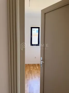 Vilă chalet modern cu perete panoramic de sticlă - Livezeni, Mureș