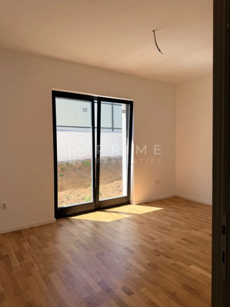 Vilă chalet modern cu perete panoramic de sticlă - Livezeni, Mureș
