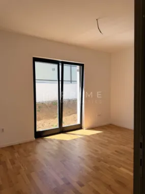 Vilă chalet modern cu perete panoramic de sticlă - Livezeni, Mureș