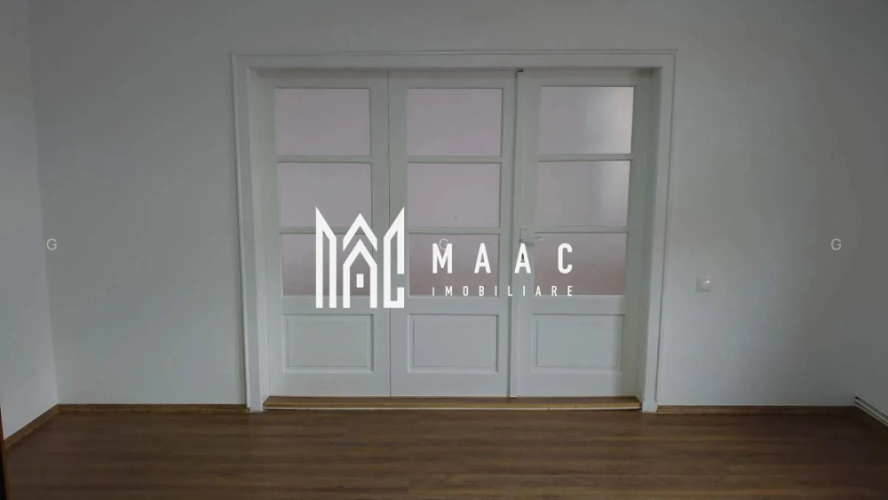 Spatiu de Birouri | 130MPU | 6 loc Parcare | Turnișor - MAAC Imobiliare vă propune spre închiriere un etaj întreg al unei case, ideal pentru activități de birouri, clinică, firmă de servicii, IT, consultanță sau alte activități comerciale. Compartimentare și suprafețe: Etaj: 130 mp – 4 camere tip birou, hol generos, 1 grup sanitar, bucătărie Demisol: 10 mp – o cameră (ideală pentru arhivă/depozitare) Parcare exclusivă: 250 mp 6 locuri de parcare Suprafață teren: 350 mp Caracteristici și dotări: Aviz ISU Schimbare de destinație în spațiu comercial Certificat energetic: clasa D Regim de înălțime: D + P + 1E Aer condiționat Centrală proprie Dulap pentru aparatură internet / IT Spațiu bine compartimentat, luminos și funcțional Proprietatea oferă vizibilitate, acces facil și multiple locuri de parcare, fiind o soluție excelentă pentru companii care își doresc un sediu reprezentativ într-o clădire independentă. Pentru mai multe informații și programarea unei vizionări, vă stăm la dispoziție și vă rugăm să specificați CP2880559. }}