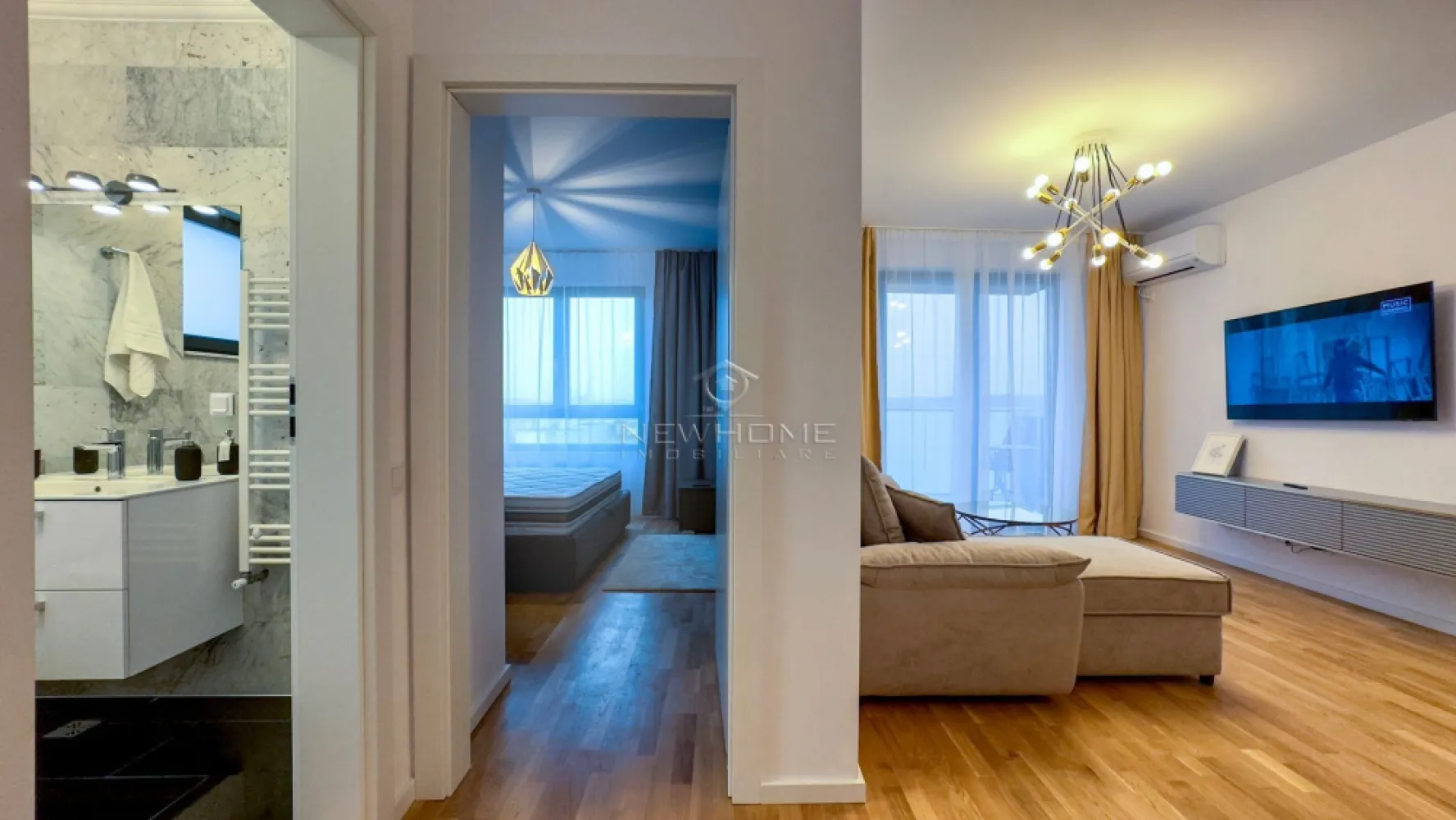 Apartament 3 camere, Parcare, zona Iulius Mall Park Lake - NewHOME imobiliare ofera spre vanzare apartament modern cu 3 camere semidecomandat, in ansamblul rezidential Park Lake, zona Iulius Mall. Apartamentul dispune de o suprafata utila de 67 mp + 8 mp balcon, amplasat la etajul 9 din 10 al unui imobil nou finalizat in anul 2023. Pozitionarea sa ofera sansa de a va bucura in fiecare zi de o panorama superba deasupra lacului Gheorgheni. Compartimentat astfel: hol, living, bucatarie, 2 dormitoare, 2 bai, balcon, optional loc de PARCARE subteran pretul de 20.000 euro. Pentru confortul Dvs. se vinde complet mobilat/utilat, dotat cu centrala termica proprie, AER conditionat, electrocasnice de calitate, masina de spalat haine, plita, hota, cuptor electric, frigider, TV. etc. Avand in vedere poziția si avantajele zonei este una de interes maxim, datorita pozitionarii fiind in apropiere de Iulius Mall, Porsche Engineering, facultatea FSEGA, Business centre, Iulius Park, etc. Pentru mai multe informatii si pentru a programa o vizionare, contactati-ne cu incredere!