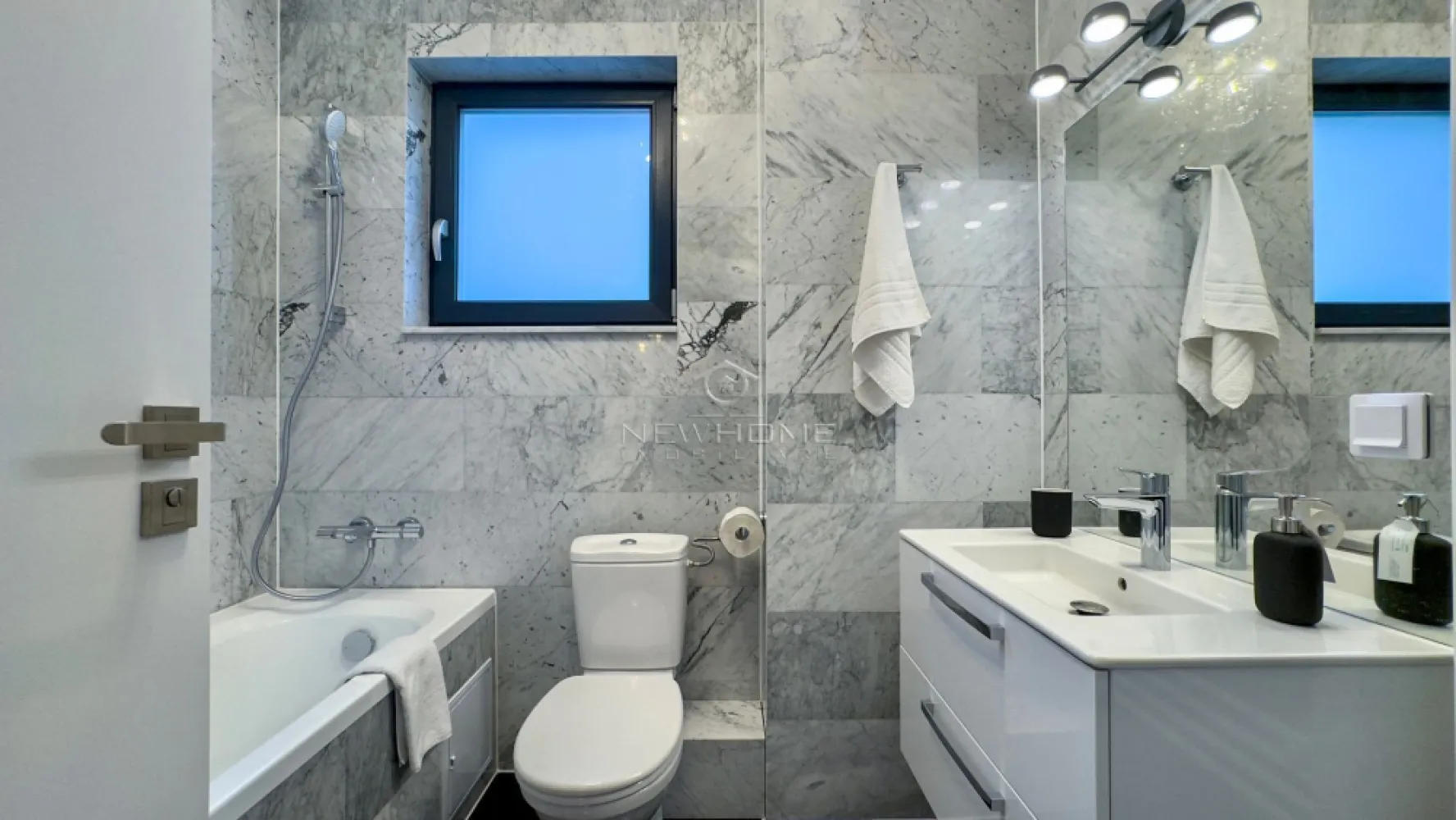 Apartament 3 camere, Parcare, zona Iulius Mall Park Lake