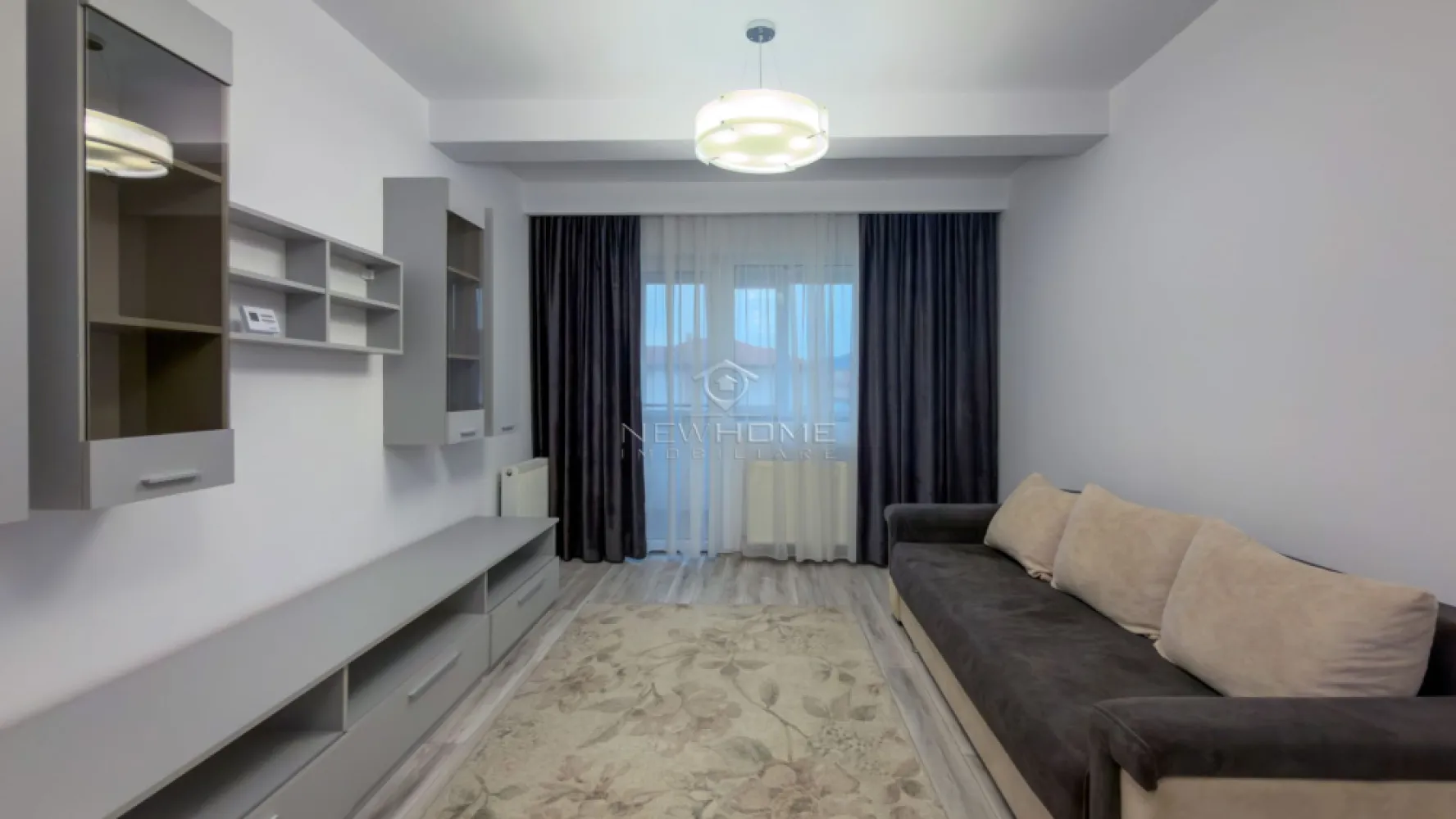 Apartament modern 2 camere de vanzare, Floresti - NewHOME Imobiliare ofera in EXCLUSIVITATE spre vanzare apartament modern cu 2 camere, decomandat, amplasat la etajul 1 al unui imobil pe 3 nivele, constrult in anul 2018. Situat pe Str. Sesul de Sus, Floresti, zonă linistita cu multe spatii verzi.
Apartamentul dispune de suprafata totala de 60 mp. 
Compartimentat astfel: 
-hol
-bucatarie inchisa
-living cu iesire pe balconul
-dormitor cu iesire pe balcon
-baie cu geam
-1 balcon 6 mp. inchis 
-1 balcon 5 mp. deschis
Pentru confortul Dvs. se vinde complet mobilat si utilat cum se vede in poze, dotat cu centrala termica proprie, electrocasnice de calitate. 
Apartamentul este in aproapiere de mai multe puncte de interes: Magazine alimentare, stație de autobuz, farmacii, etc.
Pentru mai multe informatii si pentru a programa o vizionare, contactati-ne cu incredere!