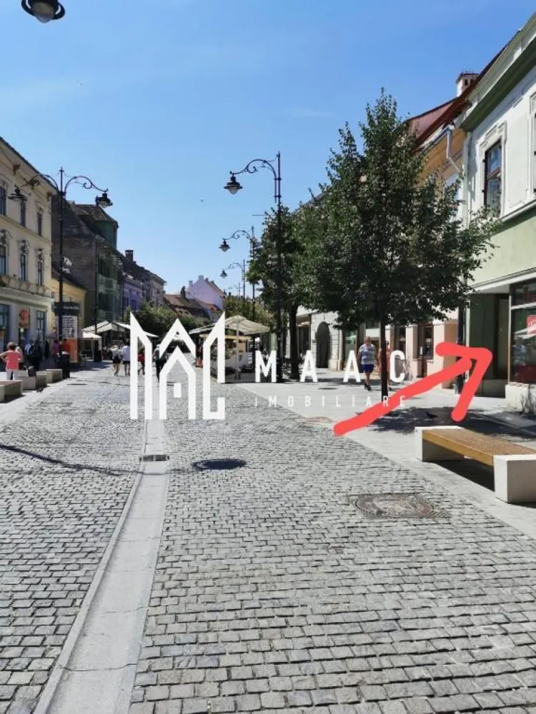 2 garsoniere | Ocazie investitie | Ultracentral - MAAC Imobiliare vă propune spre vânzare un spațiu situat ultracentral, într-o zonă cu trafic intens și vizibilitate foarte bună.

Proprietatea este utilizată în prezent în regim hotelier, însă datorită poziționării și compartimentării sale, poate fi folosită și ca spațiu comercial, birouri, cabinet, salon sau pentru alte activități.

Imobilul este înscris în CF ca apartament și este compartimentat în două garsoniere separate, fiecare cu intrare individuală – una la parter și una la etaj.

Spațiile sunt renovate complet și beneficiază de schimbare de destinație realizată la primărie.

Suprafața utilă este de 37 mp, la care se adaugă boxă la beci și boxă în pod.

Se vinde complet mobilat și utilat, exact ca în fotografii, fiind pregătit pentru utilizare imediată sau investiție.

Avantaje:

- locație ultracentrală
- potrivit pentru investiție
- ideal pentru regim hotelier, birouri sau activitate comercială
- două spații separate
- intrări individuale
- renovat complet
- boxă beci + boxă pod
- disponibil imediat

Pentru mai multe detalii sau programarea unei vizionări, nu ezitați să ne contactați specificand ID: CP3117958