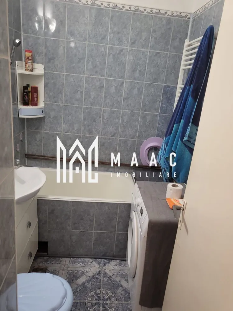 APARTAMENT 2 CAMERE|CENTRALA PROPRIE - Apartament 2 camere de vânzare – Zona nord, strada Decebal

MAAC Imobiliare vă propune spre vânzare un apartament cu 2 camere, situat în zona nord, pe strada Decebal, la etajul 4 din 4 al imobilului.

Locuința are o suprafață totală de 28 mp și este compartimentată eficient astfel:

Dormitor: 9 mp
Cameră de zi: 10,44 mp
Bucătărie: 3 mp
Baie: 3,5 mp
Hol: 2,4 mp

Apartamentul este dotat cu centrală termică proprie pe gaz, oferind confort termic și costuri reduse de întreținere.

Poziționarea oferă acces rapid către magazine, instituții, mijloace de transport și alte puncte de interes ale orașului.

Ideal atât pentru locuit, cât și pentru investiție!

Pentru mai multe informații și programarea unei vizionări, contactați MAAC Imobiliare.
