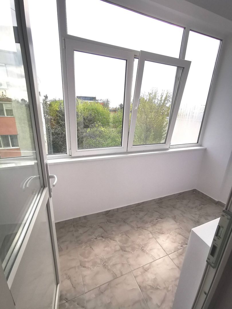 De vanzare apartament cu 2 camere, central. et. 3, 79.500 euro