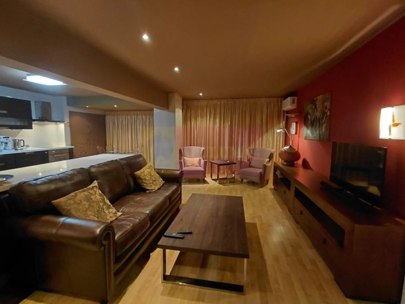 Apartament4 camere pe bd 13Septembrie stradal-Marriott, gresie VERSACE - Va oferim spre vanzare un apartament de 4 camere stradal pe bd 13 Septembrie-Marriott la etajul 1/8 decomandat, cu o suprafata de 100mp, blocul din 1986, renovat si utilat complet cu faianta si gresie VERSACE si CHRISTIAN DIOR, blatul de la bucatarie din Onix si Marmura, Oglinda baie de PHILIPPE STARCK, robineti LA TORRE, masa bucatarie 8 persoane cu picioare din lemn de NUC, pereti cu granit si marmura egipteana, mobilat si utilat complet MOBEXPERT, masina spalat vase si rufe. Apartamentul are doua grupuri sanitare cu aerisire naturala cu geam, cada JACUZZI si dus, iar balcoanele au fost inserate in camere. Bucataria este deschisa intr-un living generos.
Se vinde doar cu banii cash.
Pentru detalii si vizionari contactati agentul Dona Camelia 0733683461.