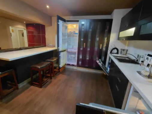 Apartament4 camere pe bd 13Septembrie stradal-Marriott, gresie VERSACE