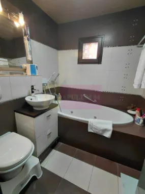 Apartament4 camere pe bd 13Septembrie stradal-Marriott, gresie VERSACE