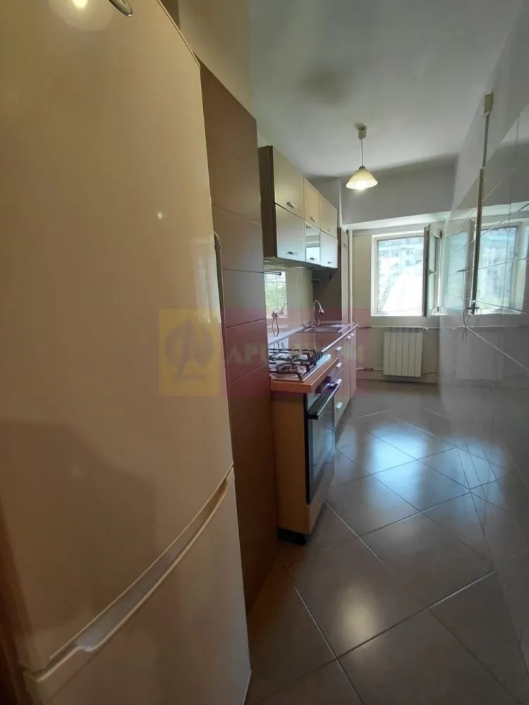 Garsoniera la inchiriere in rondul Alba Iulia - Va oferim spre inchiriere o garsoniera la Piata Alba Iulia-Unirii, cu vedere la bulevard, la etajul 4/8, decomandata, mobilata si utilata. Garsoniera este luminoasa si spatioasa cu pat si dressing incapator. Are toate utilitatile: gaze, apa calda, caldura RADET, apa rece, curent. 
Pentru detalii si vizionari contactati agentul Dona Camelia 0733683461