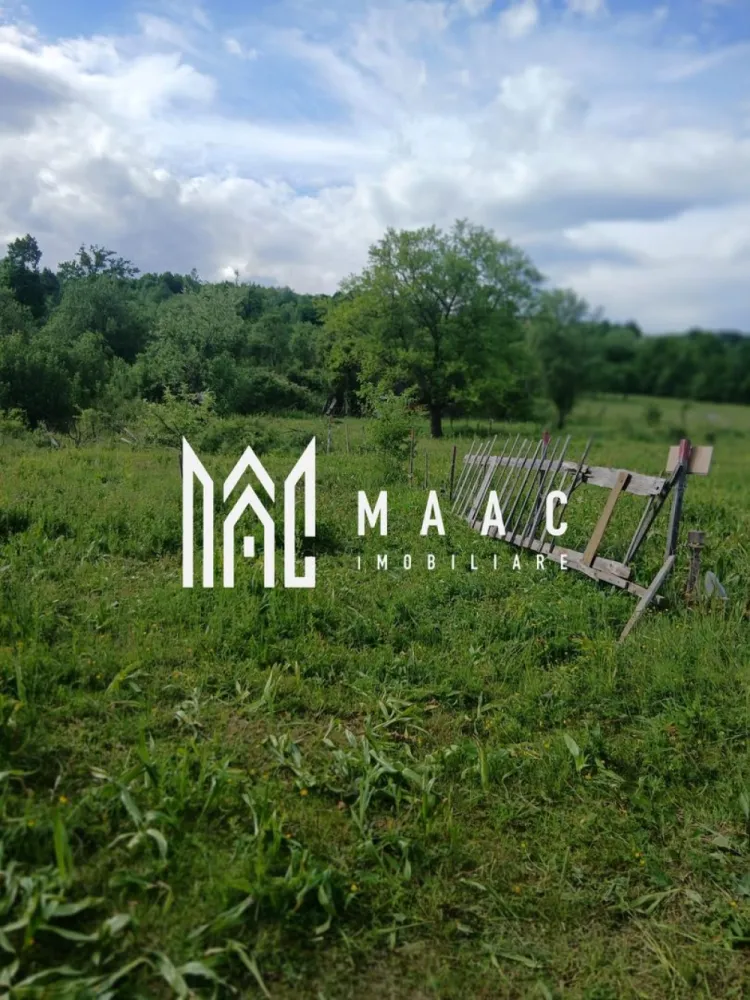 Teren Salatrucel | 830 m | 12 euro/ metru | Intravilan si extravilan | - MAAC Imobiliare vă propune spre vânzare un teren situat în Sălătrucel, într-o zonă deosebit de liniștită și pitorească, ideală pentru cei care își doresc relaxare, natură și aer curat. Proprietatea beneficiază de o priveliște superbă și reprezintă o oportunitate excelentă atât pentru construcția unei case de vacanță, cât și pentru investiție.
Terenul are o suprafață generoasă de 8.300 mp, este intabulat și dispune de acces direct la drum, având utilitățile disponibile la poartă.
Caracteristici:
Teren situat în Sălătrucel
Suprafață totală de 8.300 mp
Teren intabulat
Deschidere la drum de 5 ml
Acces facil
Priveliște panoramică superbă
Zonă liniștită și aerisită
Utilități:
Utilități disponibile la poartă
Acces direct din drum
Avantaje:
Zonă de munte cu peisaj deosebit
Ideal pentru casă de vacanță sau investiție
Aer curat și liniște
Cadru natural relaxant
Potențial excelent pentru dezvoltare turistică sau rezidențială
Această proprietate oferă combinația perfectă între natură, intimitate și accesibilitate, fiind alegerea ideală pentru cei care caută un refugiu într-o zonă montană autentică.
Pentru mai multe informații și programarea unei vizionări, echipa MAAC Imobiliare vă stă la dispoziție.ID 3114853