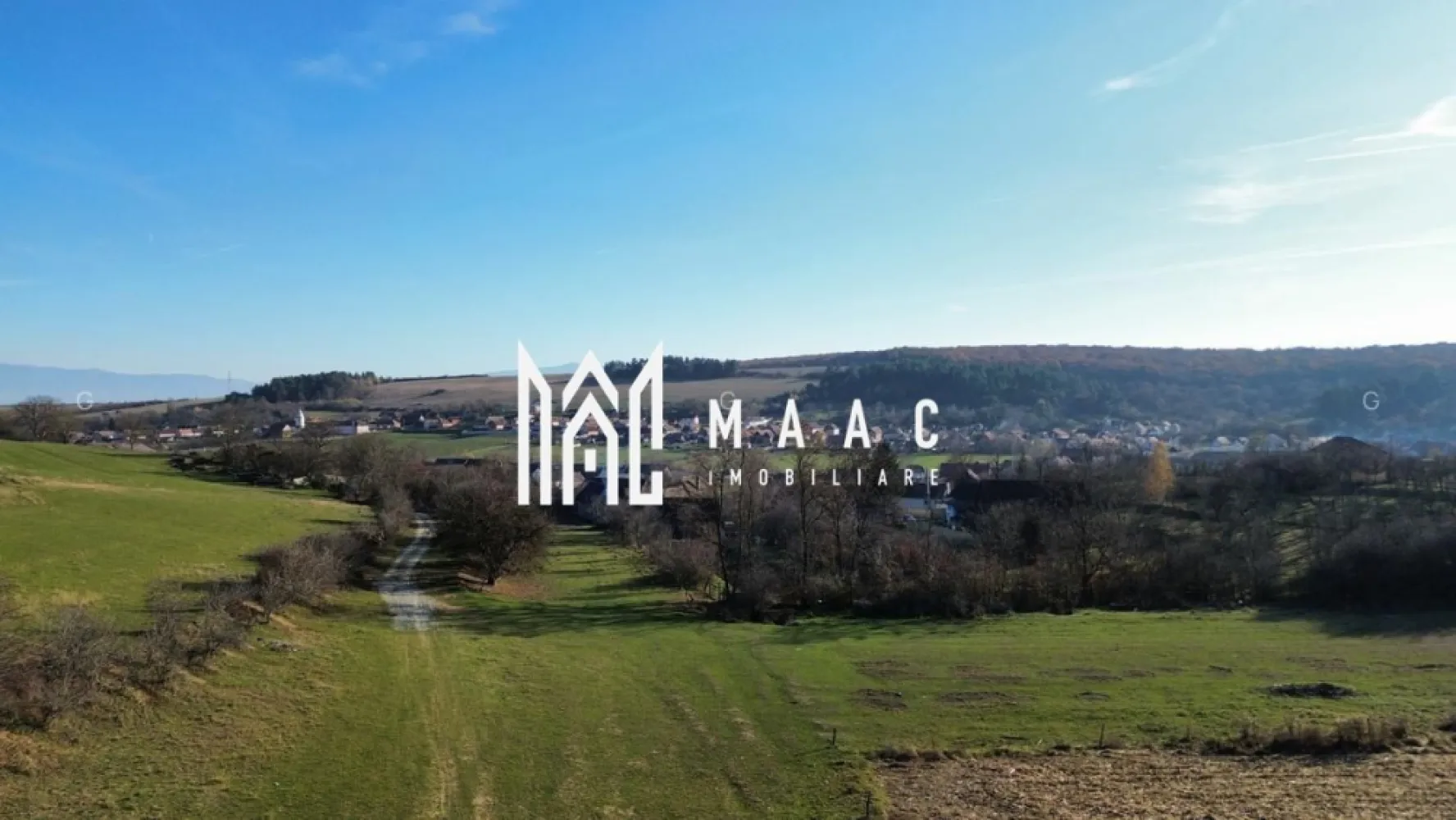 Teren | 651MP | Extravilan | Rusciori - MAAC Imobiliare vă propune spre achiziție un teren situat în localitatea Rusciori, o zonă aflată în plină expansiune, situată la o distanță de doar 10 minute de Sibiu. Această proprietate reprezintă o opțiune strategică atât pentru investiție pe termen mediu și lung, cât și pentru dezvoltări individuale cu caracter recreativ. LOCALIZARE ȘI ACCESIBILITATE Terenul este poziționat în imediata proximitate a vetrei satului Rusciori, beneficiind de un acces facil către rețeaua rutieră principală. Amplasarea oferă echilibrul ideal între liniștea specifică zonelor rurale și conectivitatea rapidă cu polul de business și servicii al Sibiului. DETALII TEHNICE ȘI CONFIGURAȚIE Proprietatea este disponibilă sub formă de 4 parcele distincte, oferind flexibilitate în alegerea suprafeței dorite: Suprafețe disponibile: Între 614 mp și 651 mp. Front stradal: 29,85 metri liniari (pentru parcela de 651 mp), asigurând o deschidere generoasă și multiple variante de sistematizare. Categorie de folosință: Extravilan, arabil. Utilități: Posibilitate de racordare la rețelele de utilități publice existente în localitatea Rusciori. ANALIZA POTENȚIALULUI URBANISTIC În prezent, terenul se pretează pentru destinații diverse: Agrement și Relaxare: Configurația și amplasamentul sunt ideale pentru amenajarea unei grădini, a unei livezi sau a unui spațiu de recreere privat. Investiție Rezidențială: Există potențialul tehnic de inițiere a unui Plan Urbanistic Zonal (PUZ) pentru introducerea terenului în intravilan, permițând ulterior construcția de locuințe sau case de vacanță. Activități Agricole: Solul este pretabil pentru culturi de nișă sau pomicultură. Pentru informații suplimentare, consultanță sau programarea unei vizionări, vă invităm să contactați specificând ID: CP2730499 }}