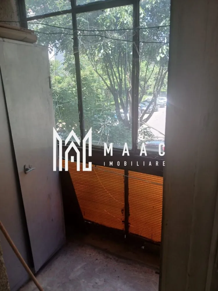 Apartament 2 camere | Etaj 1 | 40.2mp | - MAAC Imobiliare vă propune spre vânzare un apartament cu 2 camere, situat în Râmnicu Vâlcea, într-un bloc construit în anul 1983, amplasat într-o zonă liniștită și bine conectată la principalele puncte de interes ale orașului. Proprietatea reprezintă o oportunitate excelentă pentru cei care își doresc să amenajeze locuința după propriul gust sau pentru investiție.
Apartamentul nu a fost locuit de aproximativ 20 de ani și necesită renovare completă, oferind însă un potențial foarte bun datorită compartimentării practice și poziționării avantajoase.
Caracteristici:
Apartament cu 2 camere
Suprafață utilă de 40,2 mp
Etaj 1 din 4
Bloc construit în 1983
Compartimentare practică
Balcon
Ideal pentru renovare și personalizare
Potrivit pentru locuit sau investiție
Compartimentare:
Living
Dormitor
Bucătărie
Baie
Hol
Balcon
Avantaje:
Etaj intermediar
Zonă liniștită și accesibilă
Aproape de magazine, școli și mijloace de transport
Posibilitate de amenajare modernă
Ideal pentru investiție sau locuință personală
Preț atractiv pentru zonă și potențial
Preț: 55.000 Euro
Pentru mai multe informații și programarea unei vizionări, echipa MAAC Imobiliare vă stă la dispoziție. ID 3111608