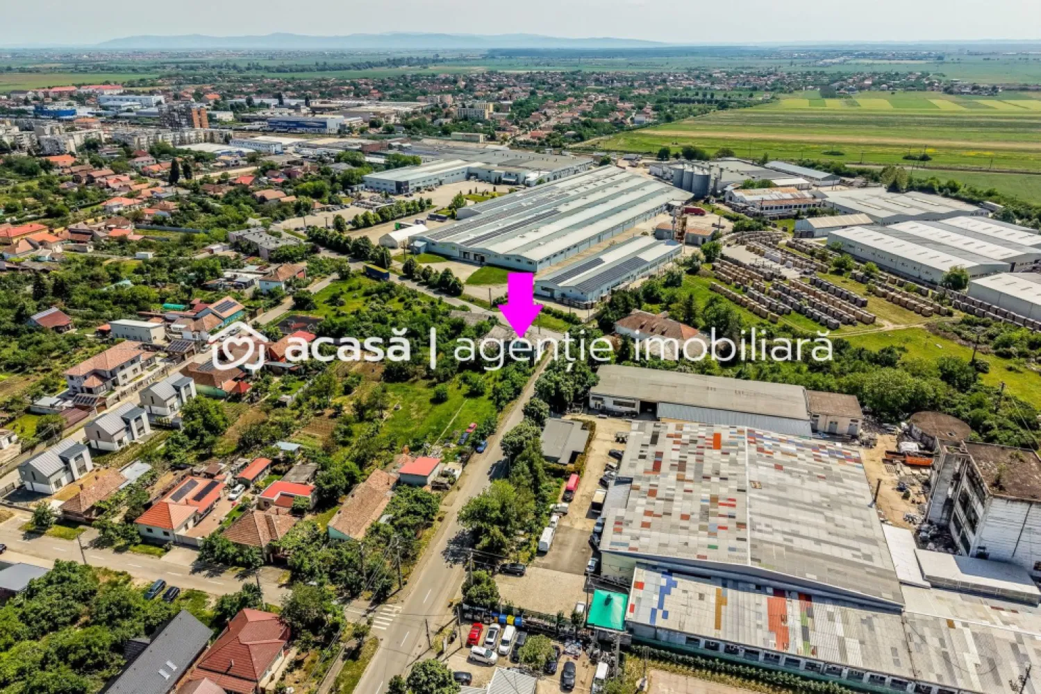 Teren comercial de 1261 mp pe colt, in Aradul Nou, cu front de 60+23 m - Va propunem spre vanzare o parcela de teren cu potential comercial si logistic deosebit, situata intr-o zona cu trafic intens si vizibilitate maxima din cartierul Aradul Nou. Proprietatea reprezinta o oportunitate strategica pentru dezvoltare imobiliara sau pentru implementarea unui business de servicii, datorita pozitiei sale unice pe colt.

Terenul are o suprafata totala de 1261 mp si beneficiaza de deschidere pe doua străzi, oferind un front stradal cumulat deosebit de generos.

Indicatori tehnici si configuratie:
Suprafata teren: 1261 mp
Pozitionare pe colt, oferind vizibilitate si impact vizual maxim pentru fluxul auto.
Front stradal principal: 60 de m la strada circulata.
Front stradal secundar: 23 de m la strada circulata.
Procent de ocupare a terenului (POT): 35%
Coeficient de utilizare a terenului (CUT): 0.95

Amplasare strategica: zona excelent conectata la rețeaua urbana si la nodurile de iesire din oras (autostrada A1, directia Timisoara).

Pret: 249.000 € (197 €/mp) | COMISION 0%

Pentru detalii și vizionare:
Sebastian Nica – 0722 252 639

Nu dispui de toată suma? Te ajutăm noi gratuit! Îți obținem oferte de la 16 bănci.

Ai o proprietate de vânzare în Arad și vrei să știi cât valorează cu adevărat?
Sună-mă pentru o evaluare gratuită, fără obligații.

Birou: ACASĂ | Agenție imobiliară Arad
Bulevardul Decebal 2, Arad 310133
