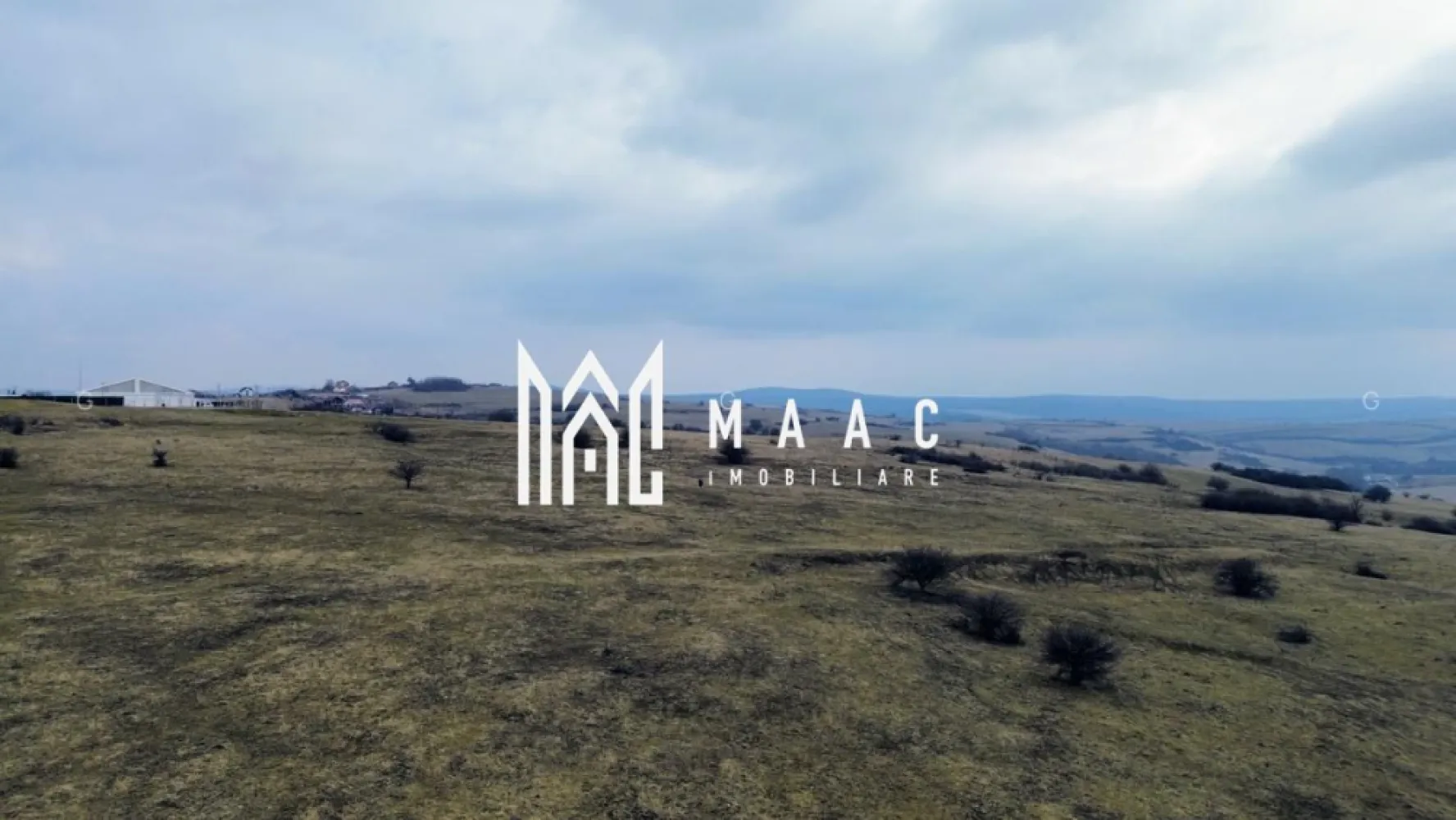 Teren 6,75 ha | Panoramă și Acces Excelent | Dealul Daii - MAAC Imobiliare propune spre vânzare un teren agricol extravilan cu suprafața de 67.500 mp, amplasat în zona Dealul Daii, la aproximativ 15 minute de orașul Sibiu. Proprietatea se remarcă prin poziționarea strategică, panoramă amplă și acces facil, cu drum asfaltat până în imediata apropiere. Terenul este liber de sarcini, cu acte în regulă, iar vânzarea se realizează direct de la proprietar, fără comision. Există posibilitatea inițierii unui PUZ, în funcție de planurile viitorului cumpărător, ceea ce oferă un potențial excelent pentru investiție, dezvoltare sau parcelare. Pentru informații suplimentare sau pentru programarea unei vizionări, vă rugăm să ne contactați specificând ID: CP2730469 }}