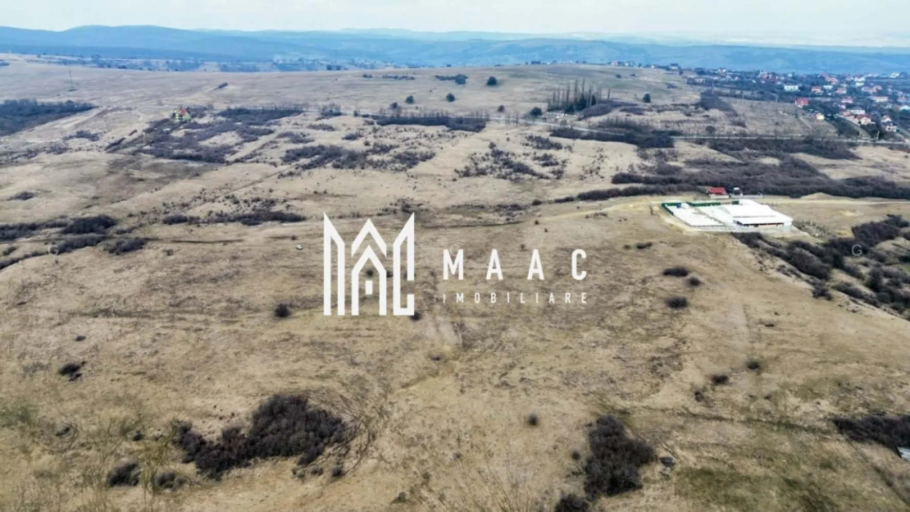 Teren 6,75 ha | Panoramă și Acces Excelent | Dealul Daii - MAAC Imobiliare propune spre vânzare un teren agricol extravilan cu suprafața de 67.500 mp, amplasat în zona Dealul Daii, la aproximativ 15 minute de orașul Sibiu. Proprietatea se remarcă prin poziționarea strategică, panoramă amplă și acces facil, cu drum asfaltat până în imediata apropiere. Terenul este liber de sarcini, cu acte în regulă, iar vânzarea se realizează direct de la proprietar, fără comision. Există posibilitatea inițierii unui PUZ, în funcție de planurile viitorului cumpărător, ceea ce oferă un potențial excelent pentru investiție, dezvoltare sau parcelare. Pentru informații suplimentare sau pentru programarea unei vizionări, vă rugăm să ne contactați specificând ID: CP2730469 }}