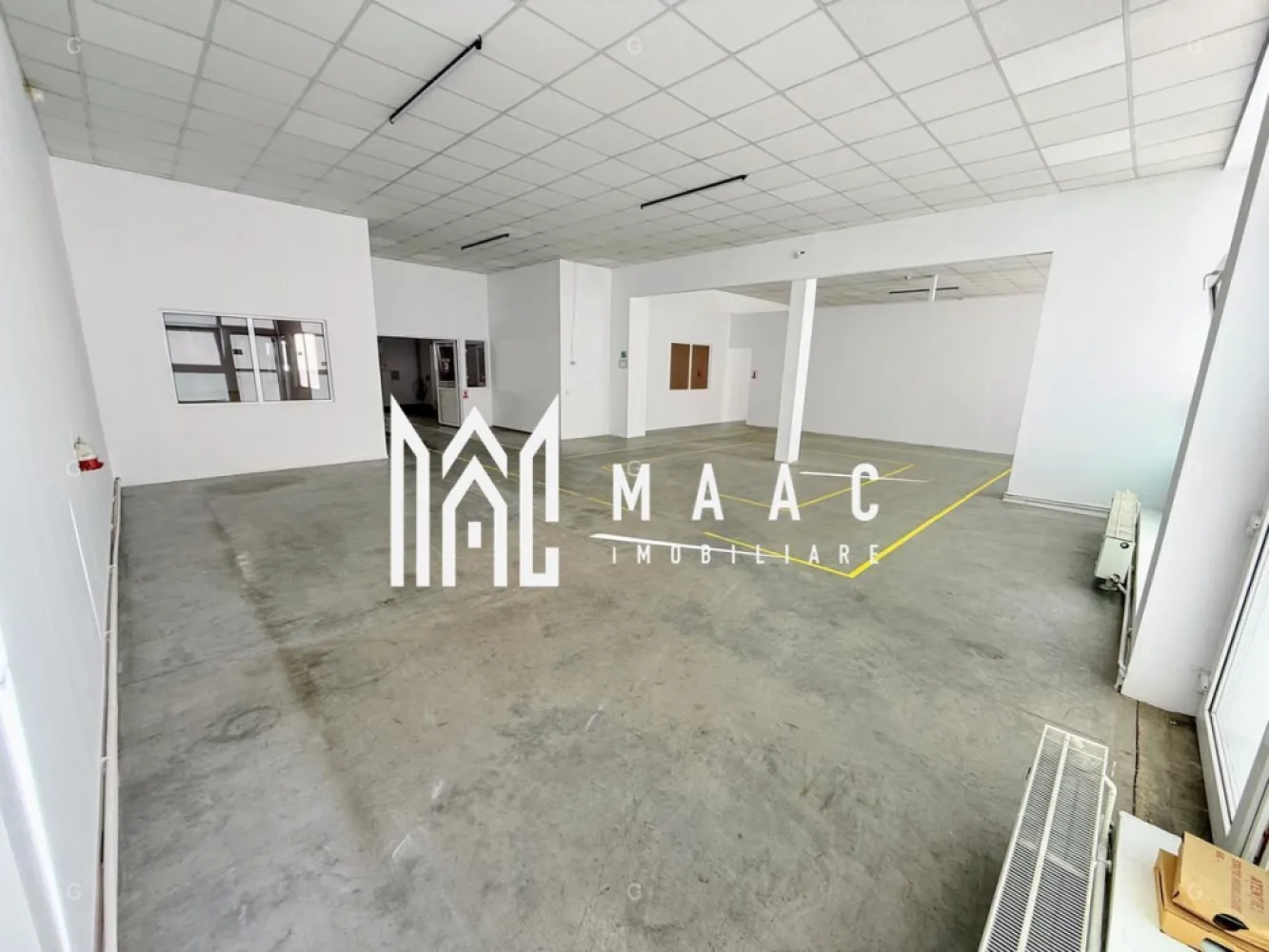 Spațiu Comercial | 286MPU | Acces TIR | Parcare | Central - MAAC Imobiliare vă propune spre închiriere un spațiu comercial amplasat într-o zonă centrală, cu vizibilitate excelentă și acces facil pentru clienți și furnizori. Suprafață utilă: 286 mp Parcare: 3 locuri în curte Acces: TIR Caracteristici: Spațiu tip hală, înălțime variabilă între 3 și 5 m Vitrină generoasă de 16 m la stradă Grup sanitar propriu Toate utilitățile racordate: curent trifazic, apă, canalizare, gaz Dotări: calorifere din oțel, gresie, tâmplărie PVC cu geam termopan, aer condiționat Certificat energetic și negație securitate la incendiu Avantaje: Poziționare centrală, într-o zonă comercială cu trafic intens Acces facil pentru aprovizionare și clienți Spațiu versatil, pretabil pentru showroom, birouri, magazin, reprezentanță, depozitare sau mică producție Pentru mai multe detalii și programarea unei vizionări vă rugăm să menționați ID: CP2715974 }}