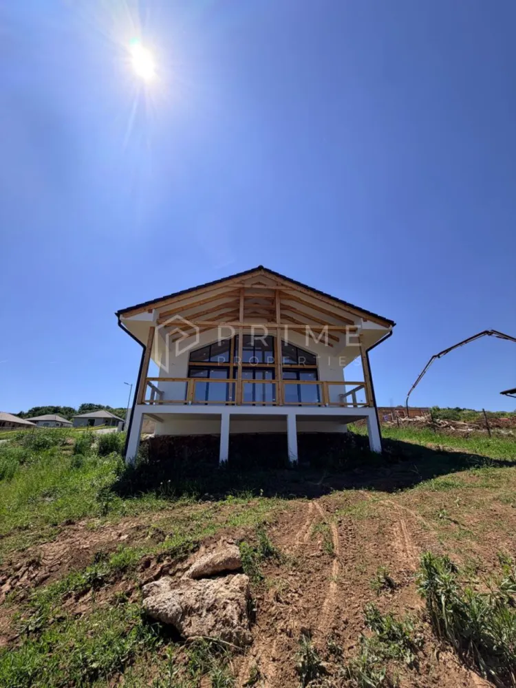 Vilă chalet modern cu perete panoramic de sticlă - Livezeni, Mureș