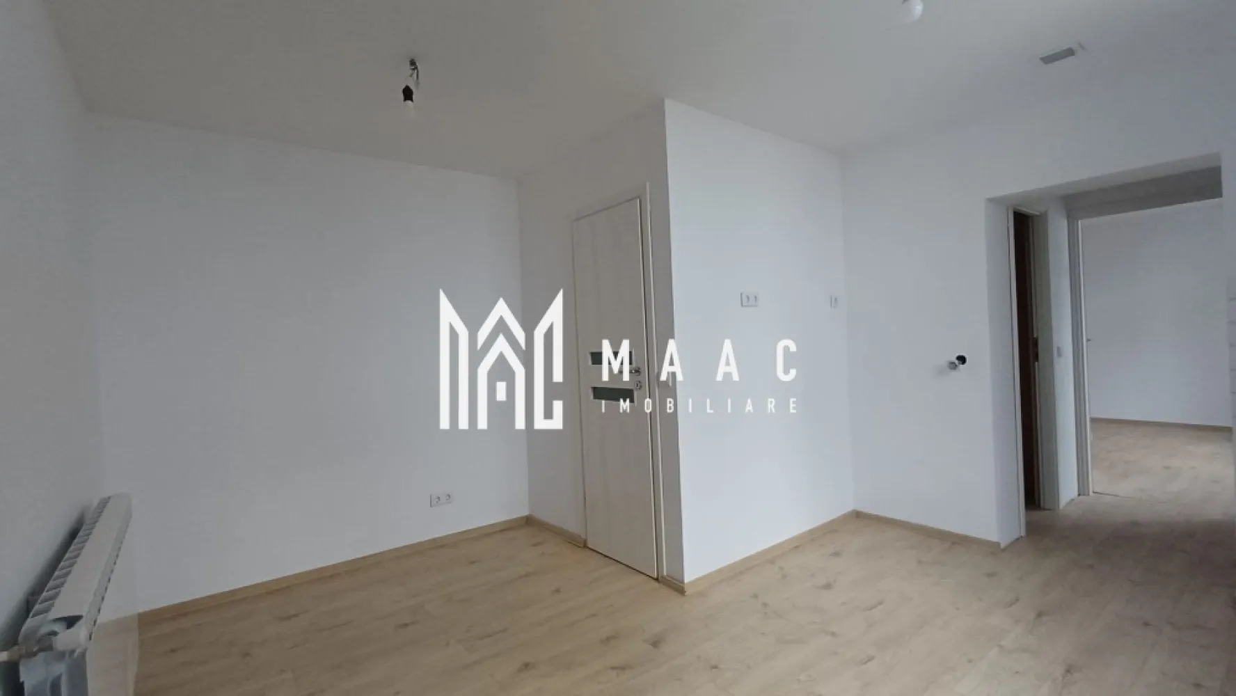 Casa individuala | La cheie | Renovata | 80 MP | Cisnadie - MAAC Imobiliare vă prezintă o casa situata în zona centrală a Cisnădiei. Casa fost renovata complet anul trecut fiind pregătita să devină noul dumneavoastră cămin. Compartimentare: 2 camere Bucătărie cu loc de luat masa Cămară Dressing Baie Hol Garaj dotat cu șaht Bucătărie de vară compusă din 2 încăperi 2 pivnițe Magazie pentru lemne Pod Anexe gospodărești Terasă și grădină cu acces direct din casă Modernizări recente: Instalație electrică trifazică nouă Instalație apă-canal complet refăcută Centrală termică cu calorifere din aluminiu Șemineu cu distribuție de căldură în toată casa Geamuri tripan Ușă de intrare din termopan Pardoseli și finisaje: parchet, gresie, faianță Casa se predă la cheie – în prezent este în lucru și urmează a fi montat parchetul, gresia și obiectele sanitare. Beneficii suplimentare: Curte comună împărțită doar cu alți 2 vecini Doar o vecină locuiește permanent în curte, ceea ce asigură intimitate și liniște Locație centrală, cu acces facil către toate punctele de interes din Cisnădie. Pentru mai multe detalii precizati telefonic ca ati vazut anuntul cu ID: CP2716837 }}