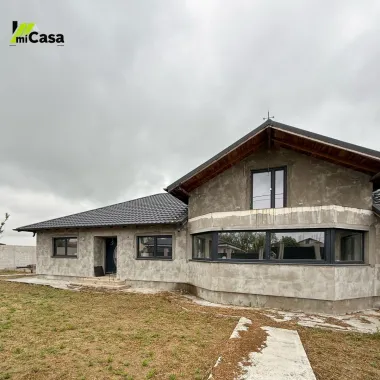 Casă cu 6 camere, în Șendreni