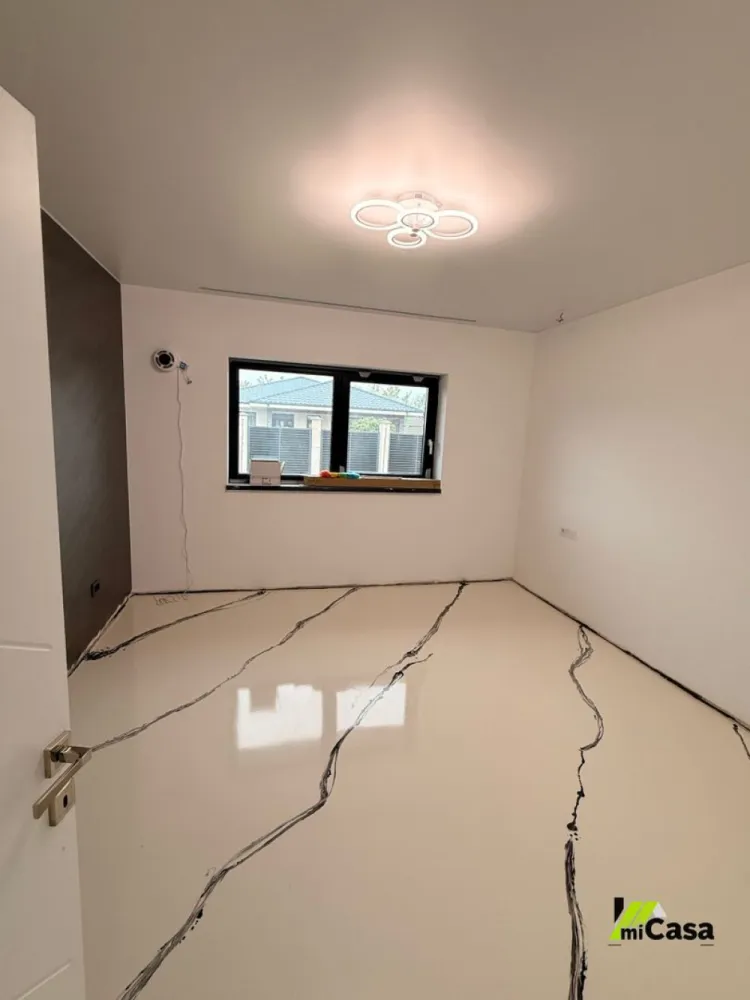 Casă cu 6 camere, în Șendreni