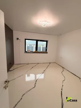 Casă cu 6 camere, în Șendreni