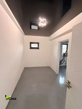 Casă cu 6 camere, în Șendreni