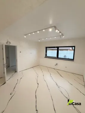 Casă cu 6 camere, în Șendreni