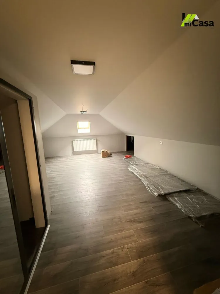 Casă cu 6 camere, în Șendreni