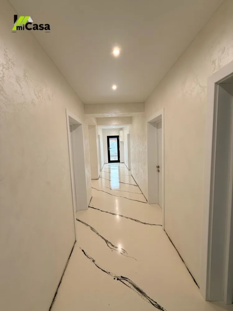 Casă cu 6 camere, în Șendreni