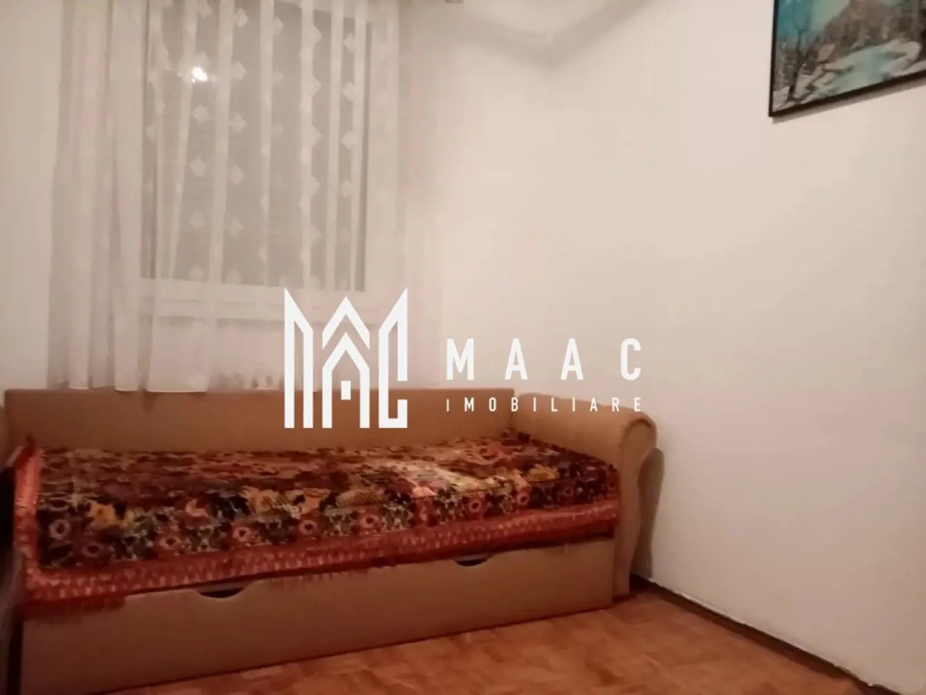 Apartament 2 camere | Etaj 2 | Balcon | Zona Rahova - MAAC Imobiliare vă prezintă spre vânzare un apartament cu 2 camere, situat la etajul 2 al unui imobil din zona Rahova. Caracteristici: Apartament cu 2 camere, compartimentare semidecomandată. Suprafață utilă de 42 mp. Situat la etajul 2 al unui imobil de 4 etaje. Compartimentare Hol de intrare. Bucătărie separată, poziționată pe partea stângă, mobilată. Living cu acces către balcon. Dormitor. Balcon închis cu geamuri termopan, cu suprafața de aproximativ 4 mp. Dotări și confort: Centrală termică proprie, cu calorifere. Ferestre din PVC cu geam termopan. Ușă metalică la intrare. Uși interioare din lemn. Pardoseli din parchet. Predare: Se vinde complet mobilat, fiind pregătit pentru mutare imediată sau închiriere. Avantaje zonă: Acces facil către mijloacele de transport în comun. Magazine, școli și alte facilități în proximitate. Pentru mai multe detalii precizati telefonic ca ati vazut anuntul cu ID: CP2884618 }}