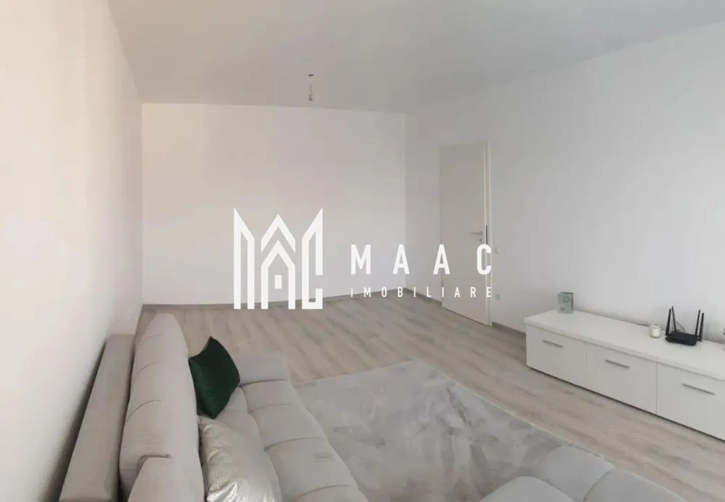 Apartament 2 camere | Etaj 2 | Decomandat | Mobilat complet - MAAC Imobiliare vă prezintă spre vânzare un apartament cu 2 camere, situat la etajul 2 al unui imobil din Șelimbăr. Caracteristici: Apartament cu 2 camere, compartimentare decomandată. Suprafață utilă de 56 mp. Situat la etajul 2 din 3. Imobil construit în anul 2016. Compartimentare: Hol de acces. Living luminos. Bucătărie separată. Dormitor. Baie dotată cu cadă și geam pentru aerisire naturală. Balcon cu iesire atat din living cat si din dormitor. Dotări și confort: Centrală termică proprie cu calorifere. Apartamentul se vinde complet mobilat și utilat. Stare și funcționalitate: Locuință bine întreținută, gata pentru mutare imediată. Localizare și avantaje: Zonă bine dezvoltată, cu acces rapid la magazine, supermarketuri, farmacii, școli și alte puncte de interes. Pentru mai multe detalii precizati telefonic ca ati vazut anuntul cu ID: CP2884605 }}