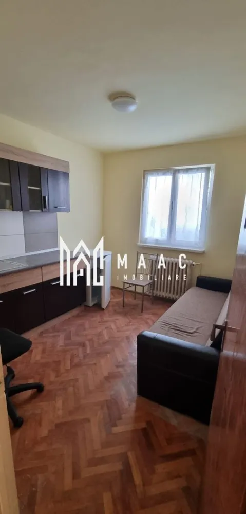 Apartament 2 camere | Parter | Mihai Viteazu - Hipodrom - MAAC Imobiliare ofera spre inchiriere apartament cu 2 camere, decomandat, complet mobilat si utilat, in zona Mihai Viteazu - Hipodrom II.

Locuinta are suprafata utila de 28mp, este situata la parterul unui imobil cu 4 etaje si este alcatuita din dormitor, living open space cu bucatarie, baie si hol.

Apartamentul este situat intr-o zona linistita, avantajoasa, fiind la 5 minute de mers pe jos de parcul SubArini si la cateva minute pana la farmacii/magazine/frizerii.

Loc de parcare se gaseste usor in fata blocului, sau in apropiere.

Nu se accepta animale de companie in incinta. Se inchiriaza pe termen lung, minim 1 an si se percepe o garantie in cuantumul unei chirii lunare. Disponibilitate imediată.

Pentru mai multe detalii precizati telefonic ca ati vazut anuntul cu ID: CP2693373