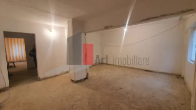 Ap 4 cam Giurgiu decomandat, parter