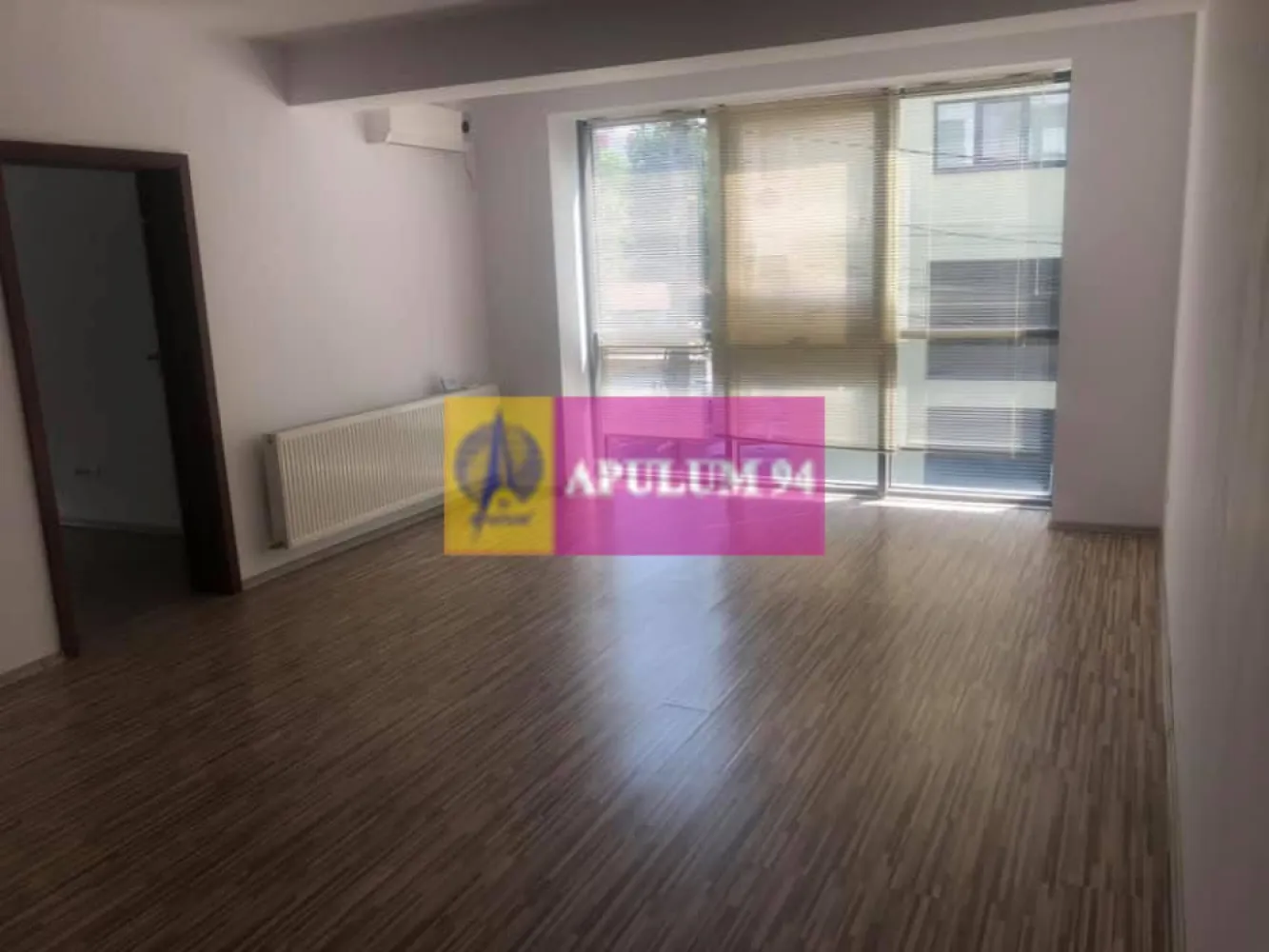 Spatiu birouri Drumul Sarii. - Compania imobiliara Apulum 94 va propune spre inchiriere un spatiu de birouri situat stradal pe Drumul Sarii, la etajul 3 al unui imobil de birouri S+P+3 , construit in anul 2010. 
Spatiul este compartimentat in 3 camere + dependinte, o baie, hol, bucatarie la care se adauga 3 balcoane. 
Spatiul este contorizat separat si este finisat. 
Pentru vizionare si alte detalii nu ezitati sa ma contactati pe nr 0733683446- Laura Ionescu.
Comisionul agentiei este 50%+ tva.