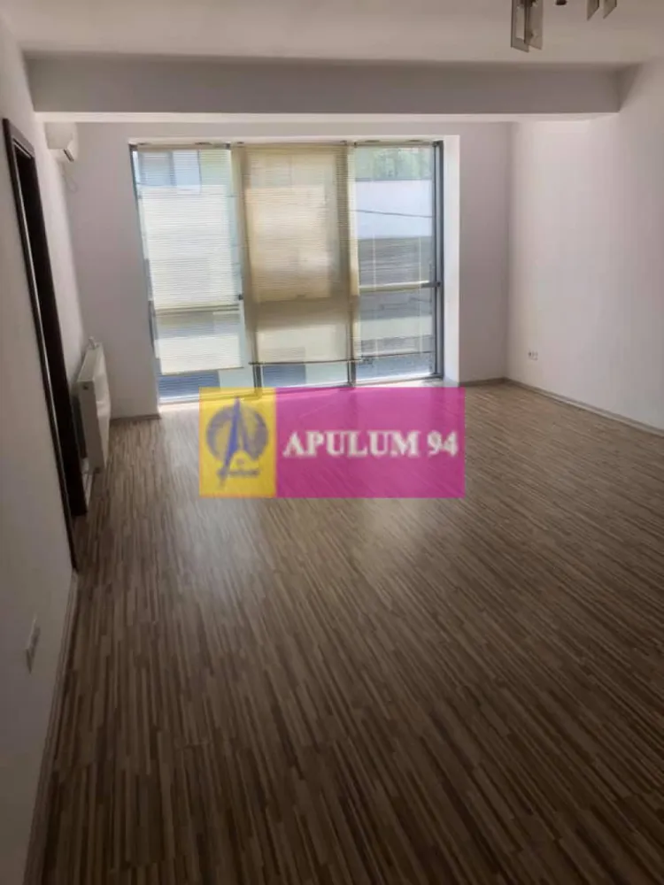 Spatiu birouri Drumul Sarii. - Compania imobiliara Apulum 94 va propune spre inchiriere un spatiu de birouri situat stradal pe Drumul Sarii, la etajul 3 al unui imobil de birouri S+P+3 , construit in anul 2010. 
Spatiul este compartimentat in 3 camere + dependinte, o baie, hol, bucatarie la care se adauga 3 balcoane. 
Spatiul este contorizat separat si este finisat. 
Pentru vizionare si alte detalii nu ezitati sa ma contactati pe nr 0733683446- Laura Ionescu.
Comisionul agentiei este 50%+ tva.