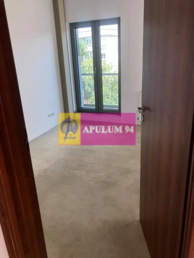 Spatiu birouri Drumul Sarii. - Compania imobiliara Apulum 94 va propune spre inchiriere un spatiu de birouri situat stradal pe Drumul Sarii, la etajul 3 al unui imobil de birouri S+P+3 , construit in anul 2010. 
Spatiul este compartimentat in 3 camere + dependinte, o baie, hol, bucatarie la care se adauga 3 balcoane. 
Spatiul este contorizat separat si este finisat. 
Pentru vizionare si alte detalii nu ezitati sa ma contactati pe nr 0733683446- Laura Ionescu.
Comisionul agentiei este 50%+ tva.