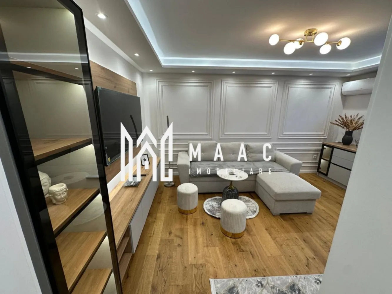 Apartament 2 camere | Prima Inchiriere | AC | D. Stanca - MAAC vă propune spre închiriere un apartament de 2 camere, situat în zona Doamna Stanca – Șelimbăr, într-un imobil nou, modern și elegant.

Apartamentul se află la prima închiriere, totul fiind complet nou, realizat cu finisaje premium și mobilat în stil modern, cu mult bun gust și atenție la detalii.

Locuința este compartimentată eficient și oferă un spațiu confortabil și luminos, ideal pentru persoane care își doresc confort, eleganță și acces facil către toate punctele de interes din zonă.

Dotări și beneficii:

mobilat și utilat lux;
electrocasnice noi;
finisaje moderne și materiale de calitate;
loc de parcare inclus;
imobil nou;
zonă liniștită și accesibilă;
prima închiriere.

Pentru mai multe detalii și programarea unei vizionări, precizați telefonic că ați văzut anunțul cu CP3116176