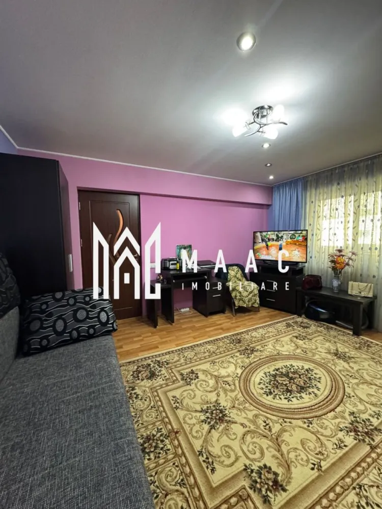 Apartament 2 camere | Etaj 1 | Zona Ostroveni | Gigacalorimetru - MAAC Imobiliare vă propune spre vânzare un apartament confortabil și bine compartimentat, situat în cartierul Ostroveni, la etajul 1, într-o zonă liniștită și apreciată, aproape de școli, magazine și bulevardul Dem Rădulescu.

Apartamentul este total decomandat și dispune de:

* hol spațios
* bucătărie separată
* dormitor cu baie în apropiere
* sufragerie luminoasă cu ieșire în balcon

Locuința este situată în mijlocul blocului, ceea ce oferă un confort termic foarte bun. Beneficiază de gigacalorimetre, tâmplărie din aluminiu, precum și instalații electrice și sanitare schimbate complet.

Se vinde nemobilat , fiind ideal atât pentru locuit, cât și pentru investiție. Mutare imediată.

Se acceptă credit ipotecar.

Pentru mai multe detalii și programări la vizionare, contactați MAAC Imobiliare. CP3119807