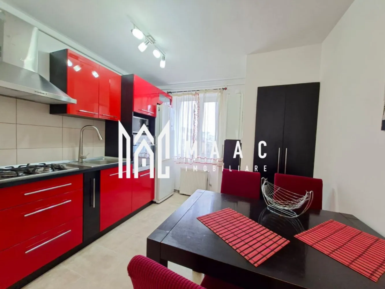 Apartament 3 camere| Balcon | 68MPU | Hipodrom - MAAC Imobiliare vă propune spre vanzare un apartament modern și complet utilat, ideal pentru persoane care își doresc confort, funcționalitate și acces rapid la facilitățile urbane.

Detalii apartament :

2 dormitoare
Living luminos și primitor
Bucătărie complet utilată
1 baie cu geam de aerisire și cadă
Balcon inchis
Dotări și utilități:
Aragaz, Frigider, Mașină de spălat rufe
Hota ,Cuptor cu microunde, TV

Încălzire prin calorifere, cu centrală termică proprie

Apartamentul este complet mobilat, pregătit pentru mutare imediată, și oferă un ambient cald și primitor .

Pentru mai multe detalii sau pentru a programa o vizionare, vă invităm să ne contactați specificand ID: CP3120031