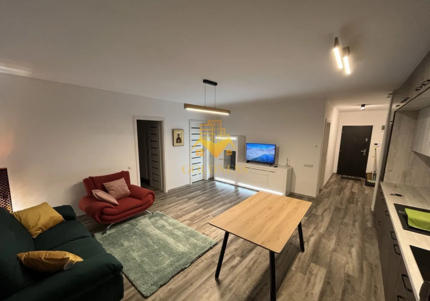 2 camere, Buna ziua, Bloc Nou, Parcare, Lidl, Calea Turzii, Fagului - GOLDNESS Imobiliare vă propune spre închiriere un apartament cu 2 camere complet mobilat și utilat, la Parter într-un imobil de etaje 4, în Cartierul Buna ziua.
Dispune de loc de parcare subteran!
Se află în apropierea stațiilor de transport în comun, magazine, restaurante, spații verzi, farmacii, etc. 

Apartamentul este compartimentat astfel:
 - dormitor cu pat matrimonial, dressing, noptiere
 - living cu canapea extensibilă 
 - bucătărie open space complet utilată și mobilată, loc de servit masa 
 - baie cu dus walkin, calorifer port prosop și dulap pentru depozitare.
 - balcon 5mp.

Imobilul este dotat cu toate cele necesare- centrală proprie, frigider, aragaz, hotă, mașină de spălat haine, etc. 

Dacă sunteți interesați de acest apartament și doriți să îl vizionați, dar și pentru alte oferte nu ezitați să ne contactați telefonic sau prin e-mail. Vă stăm la dispoziție!
Pentru intermediere se percepe un comision de 50% din prețul chiriei!