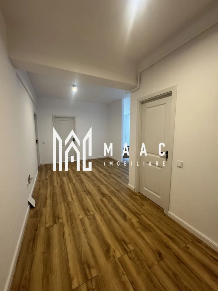 Apartament NOU 2 Camere | Etaj 2 | Zona Centrala | Tva Deductibil - MAAC Imobiliare vă propune spre vânzare un apartament modern cu 2 camere, situat într-o zonă centrală, la etajul 2, cu vedere panoramică și o suprafață utilă de 68 mp.

Compartimentarea este practică și generoasă, iar proprietatea beneficiază de TVA deductibil:

*dormitor cu ieșire pe terasă;
* living spațios cu bucătărie open-space și ieșire pe terasa generoasă cu vedere spre Dealul Capela
* baie complet utilata si mobilata
* terasă;
* loc de parcare exterior.

Apartamentul se vinde complet mobilat și utilat, fiind pregătit pentru mutare imediată.

Dotări și beneficii:

* centrală termică proprie;
* lustre moderne;
* bucătărie complet echipată: frigider, plită, cuptor, hotă;
* mașină de spălat vase incorporată;
* mașină de spălat rufe incorporată;
* finisaje moderne și mobilier de calitate.

Proprietatea este ideală atât pentru locuit, cât și pentru investiție, datorită poziției excelente și compartimentării eficiente.

Pentru mai multe detalii sau programarea unei vizionări, echipa MAAC Imobiliare vă stă la dispoziție.
CP3120164