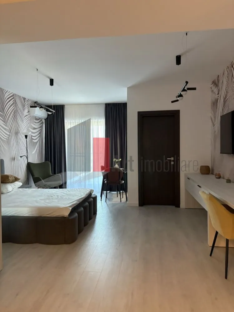 Inchiriez garsoniera 45 mp in complex Smart Lujerului ( parcul Liniei) - Oferim spre închiriere o garoniera situată la etajul 11 din 14, în Complexul Smart Residence, Iuliu Maniu 19A.
Gatsoniera are suprafata de 40 mp + balcon de 5 mp, dispune de încălzire în pardoseală, este la prima închiriere, mobilier electrocasnice noi (plită, cuptor, mașină de spălat rufe, tv, aer conditionat).

Zona: Complexul este foarte bine poziționat, aproape de stația de metrou Lujerului, în imediata apropiere parcul liniei, Plazza Mall.

Preț: 550 euro/lună + Garantie o luna

Fara animale de sompanie. Disponibil imediat pentru persoane nefumatoare.
