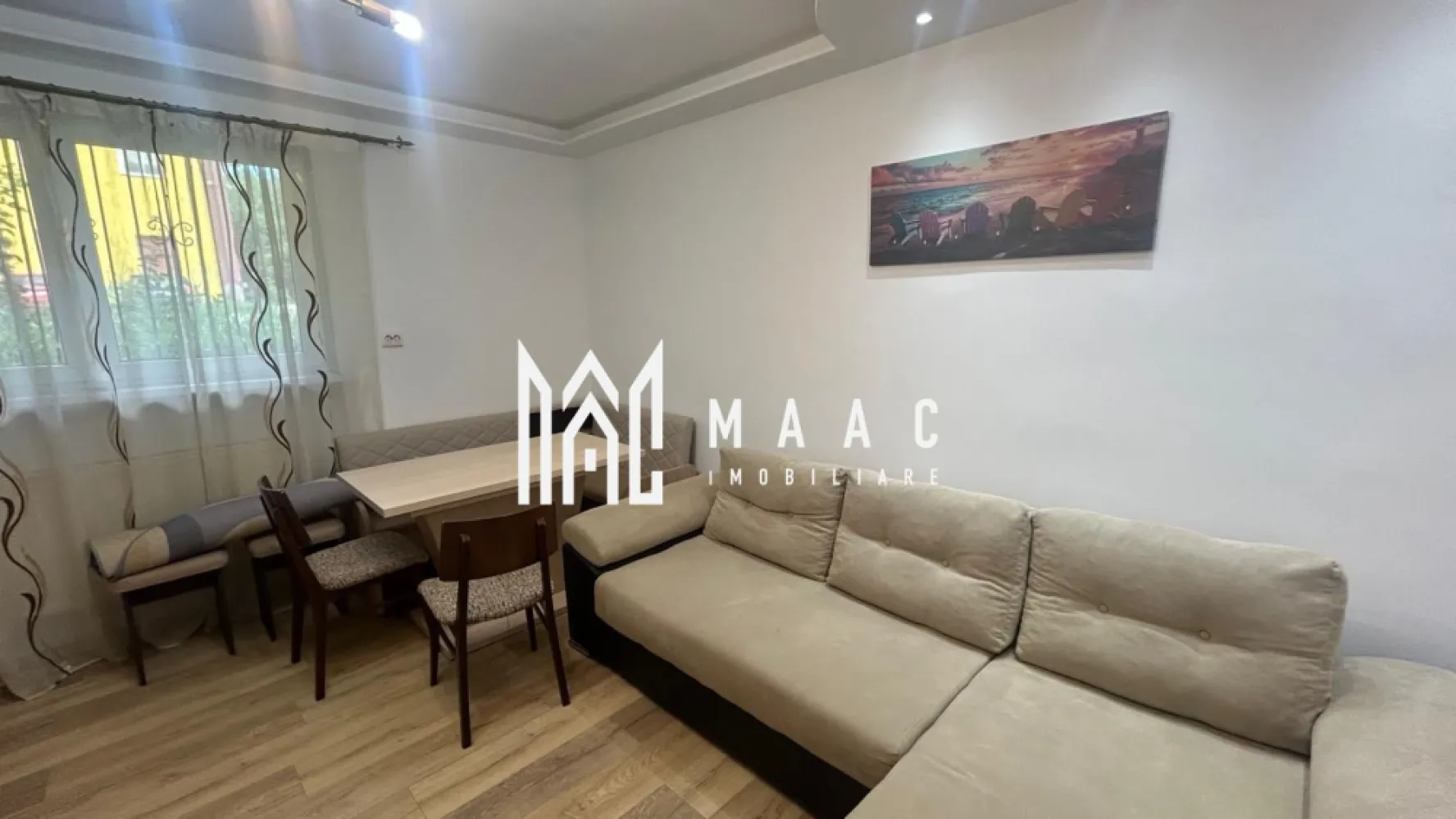 Garsonieră | 25 MPU | Mobilată și Utilată | Investiție | Terezian - MAAC Imobiliare prezintă spre vânzare o garsonieră situată în zona Terezian cu o suprafață utilă de 25 mp, ideală atât pentru locuit, cât și pentru investiție.

Garsoniera este compartimentată practic hol, bucătărie separata, baie separata, dormitor, se vinde complet mobilată și utilată.

Imobilul dispune de tâmplărie PVC cu geam termopan, parchet, centrală termică proprie si masina de spalat rufe inca in garantie. Baia este finisată cu gresie și faianță și este dotată cu cada, iar bucătăria este complet mobilată și utilată, fiind prevăzută cu mașină de spălat, aragaz și hotă. Instalatie electrica schimbata pe cupru in 2018.

Proprietatea reprezintă o alegere potrivită atât pentru închiriere, cât și pentru rezidență, fiind amplasată într-o zonă liniștită și bine cotată din cartierul Terezian, aproape de stații de autobuz, farmacii, magazine, școli și la distanță mică de centrul orașului.

Pentru mai multe informații și programarea unei vizionări, vă rugăm să menționați ID anunț: CP3120132.