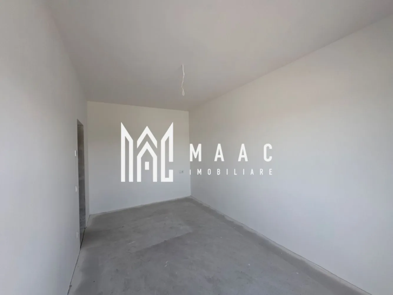 Apartament 4 camere I 89 mp I Parcare inclusa I Arhitectilor - MAAC Imobiliare vă propune spre vânzare un apartament modern și spațios, situat într-un bloc nou, pe Calea Cisnădiei, în imediata apropiere de Lidl și Primărie.

Locuința este amplasată la etajul 2 și dispune de o suprafață utilă de 88,7 mp, fiind compartimentată inteligent pentru a oferi confort și funcționalitate. Apartamentul este compus din living generos cu bucătărie open-space, 2 dormitoare luminoase și încă o cameră versatilă, ce poate fi amenajată ca bucătărie separată, dressing sau birou, în funcție de nevoile viitorului proprietar.

Imobilul se predă la cheie, cu finisaje moderne, iar în preț este inclus și un loc de parcare.

O alegere ideală pentru o familie sau pentru cei care își doresc un apartament bine poziționat, într-o zonă în continuă dezvoltare, aproape de magazine, instituții și puncte de interes.

Pentru mai multe detalii precizati ca ati vazut anuntul cu ID CP3109461