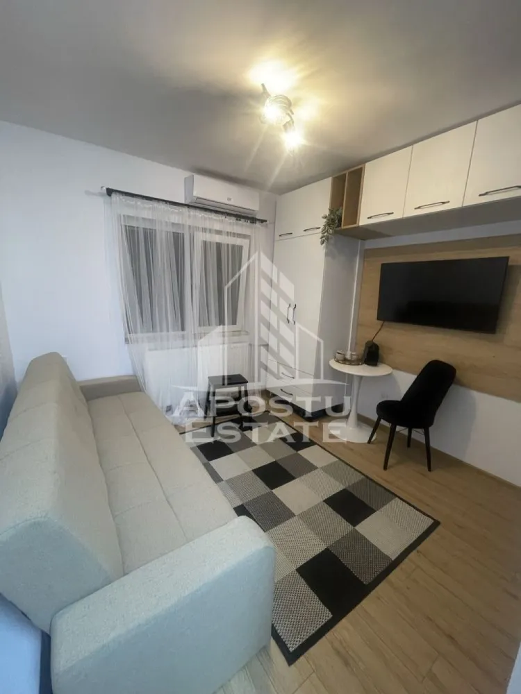 Garsoniera de inchiriat recent renovata, zona Sagului, Timisoara - Agentia imobiliara APOSTU ESTATE va propune spre inchiriere o garsoniera complet renovata de la 0, localizata in judetul Timis, Timisoara, zona Sagului. 
Garsoniera este situata la etajul 4 din 5 si are o suprafata de 13 mp utili.
Compartimentare:
- Dormitor cu zona de gatit
- Baie cu dus walk in
Confortul termic este realizat prin intermediul termoficarii.
Zona foarte linistita cu numeroase facilitati si puncte de interes precum: acces rapid si usor la mijloacele de transport in comun, mall-ul Shopping City la cateva minute distanta, piata si alte supermarket-uri in apropiere, farmacii, institutii de invatamant, restaurante, baruri, cafenele si multe altele.
Va asteptam cu drag la o vizionare chiar si astazi!
ID intern: CP3061136.