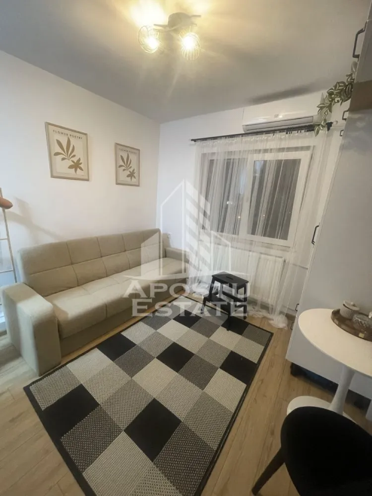 Garsoniera de inchiriat recent renovata, zona Sagului, Timisoara - Agentia imobiliara APOSTU ESTATE va propune spre inchiriere o garsoniera complet renovata de la 0, localizata in judetul Timis, Timisoara, zona Sagului. 
Garsoniera este situata la etajul 4 din 5 si are o suprafata de 13 mp utili.
Compartimentare:
- Dormitor cu zona de gatit
- Baie cu dus walk in
Confortul termic este realizat prin intermediul termoficarii.
Zona foarte linistita cu numeroase facilitati si puncte de interes precum: acces rapid si usor la mijloacele de transport in comun, mall-ul Shopping City la cateva minute distanta, piata si alte supermarket-uri in apropiere, farmacii, institutii de invatamant, restaurante, baruri, cafenele si multe altele.
Va asteptam cu drag la o vizionare chiar si astazi!
ID intern: CP3061136.