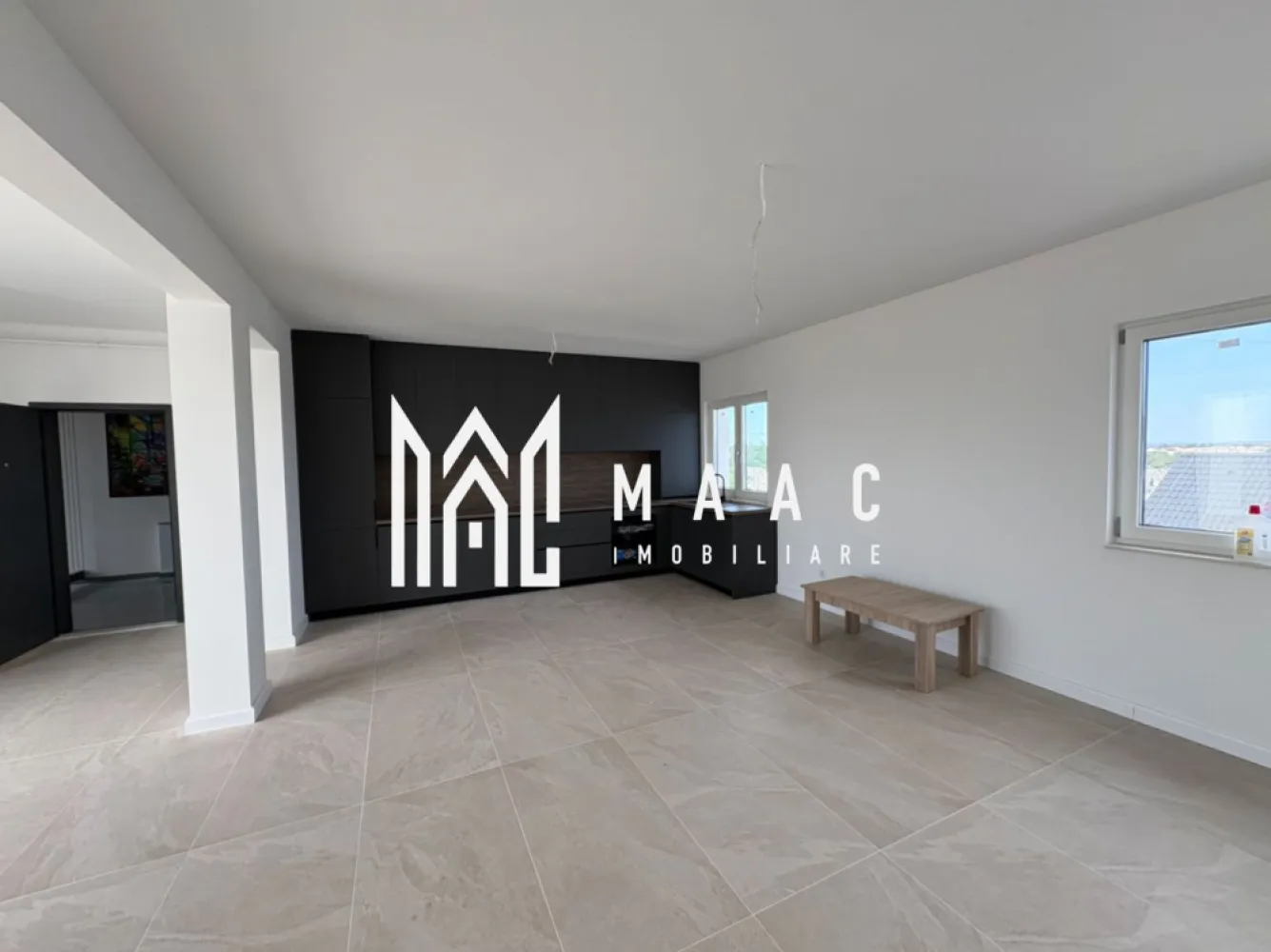 Penthouse 3 camere I 2 bai I Terasa I Calea Cisnadiei - MAAC Imobiliare vă propune spre vânzare un apartament modern și spațios, situat într-un bloc nou, pe Calea Cisnădiei, în imediata apropiere de Lidl și Primărie.

Locuința de tip Penthouse este amplasată la etajul 3 și dispune de o suprafață utilă de 86 mp,terasa de 38mp, fiind compartimentată inteligent pentru a oferi confort și funcționalitate. Apartamentul este compus din living generos cu bucătărie open-space echipata complet, 2 dormitoare luminoase ,2 bai 

Imobilul se predă la cheie, Partial mobilat ,cu finisaje moderne, iar în preț este inclus și un loc de parcare.

O alegere ideală pentru o familie sau pentru cei care își doresc un apartament bine poziționat, într-o zonă în continuă dezvoltare, aproape de magazine, instituții și puncte de interes.

Pentru mai multe detalii precizati ca ati vazut anuntul cu ID CP3116504