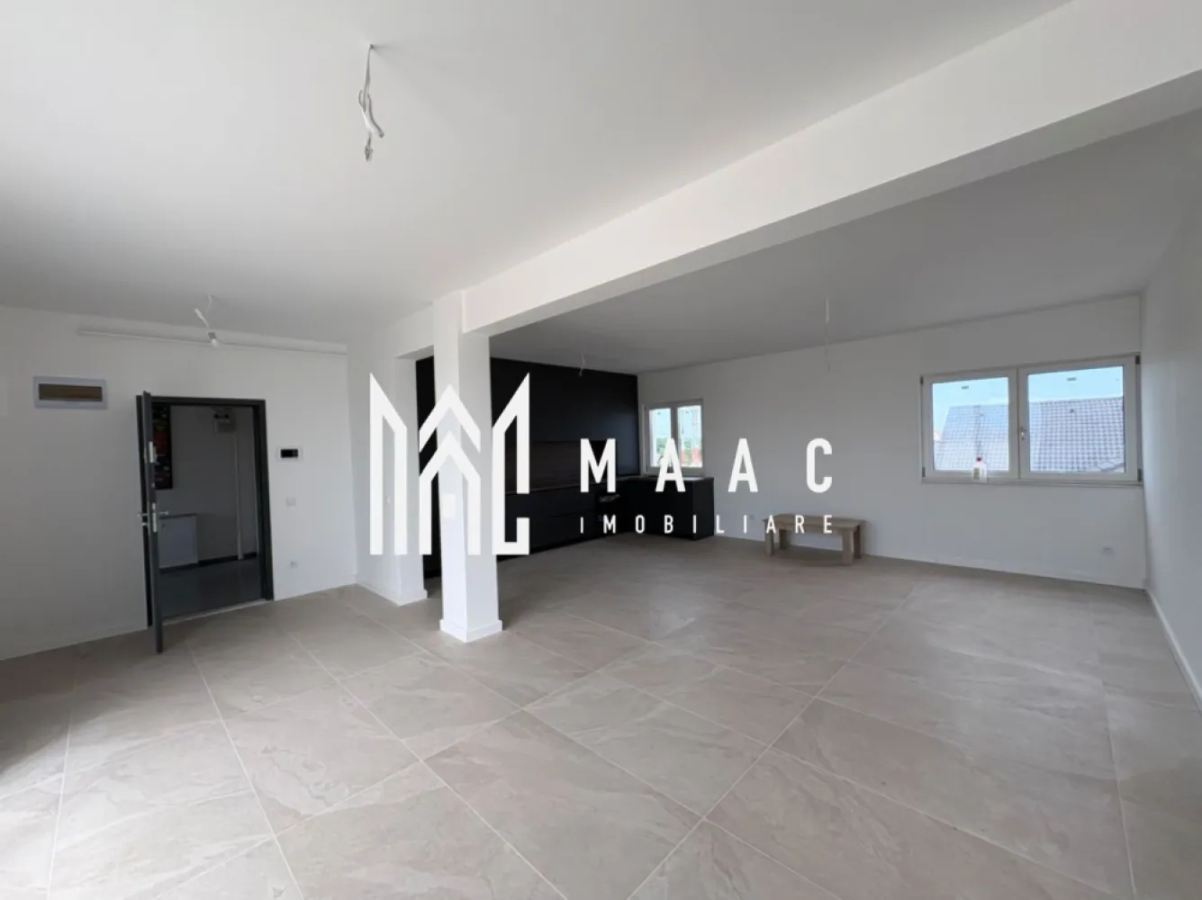 Penthouse 3 camere I 2 bai I Terasa I Calea Cisnadiei - MAAC Imobiliare vă propune spre vânzare un apartament modern și spațios, situat într-un bloc nou, pe Calea Cisnădiei, în imediata apropiere de Lidl și Primărie.

Locuința de tip Penthouse este amplasată la etajul 3 și dispune de o suprafață utilă de 86 mp,terasa de 38mp, fiind compartimentată inteligent pentru a oferi confort și funcționalitate. Apartamentul este compus din living generos cu bucătărie open-space echipata complet, 2 dormitoare luminoase ,2 bai 

Imobilul se predă la cheie, Partial mobilat ,cu finisaje moderne, iar în preț este inclus și un loc de parcare.

O alegere ideală pentru o familie sau pentru cei care își doresc un apartament bine poziționat, într-o zonă în continuă dezvoltare, aproape de magazine, instituții și puncte de interes.

Pentru mai multe detalii precizati ca ati vazut anuntul cu ID CP3116504